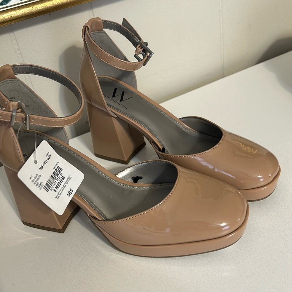 Worhtington heels size 6